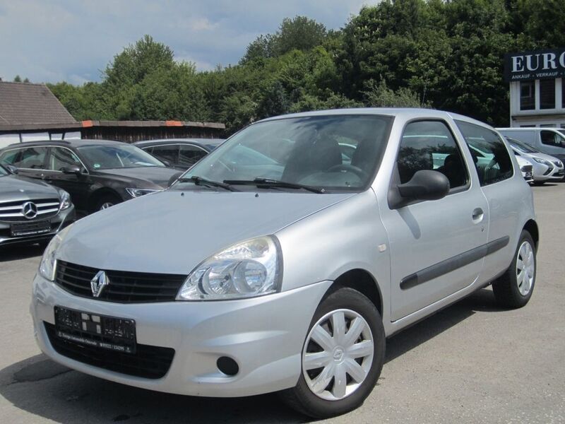 Grau Gebraucht 2009 Renault Clio II Campus Limousine | 1.490 € (Guter Preis) - Bild 1/4