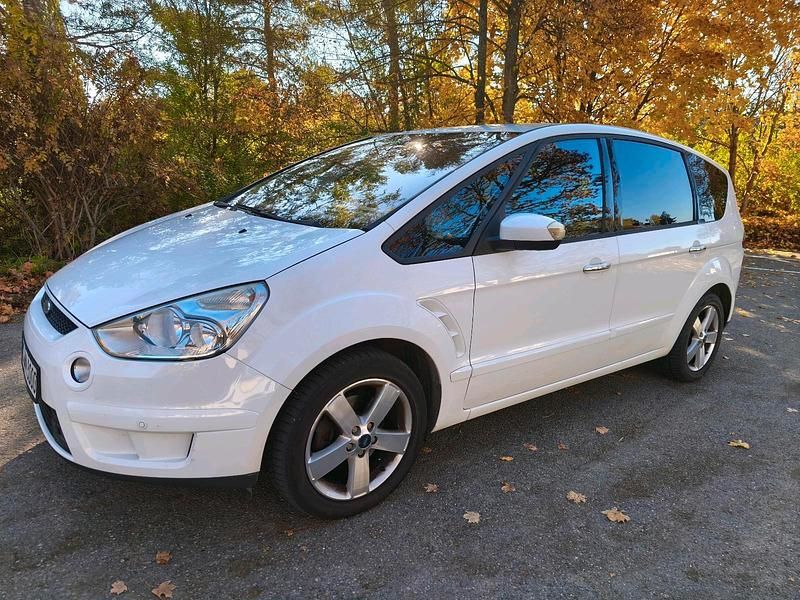 Weiß Gebraucht 2009 Ford S-MAX S Van / Kleinbus | 4.990 € (Etwas zu teuer) - Bild 1/4