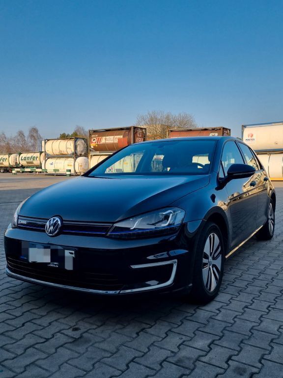 Schwarz Gebraucht 2015 VW e-Golf Kleinwagen | 9.500 € (Fairer Preis) - Bild 1/4