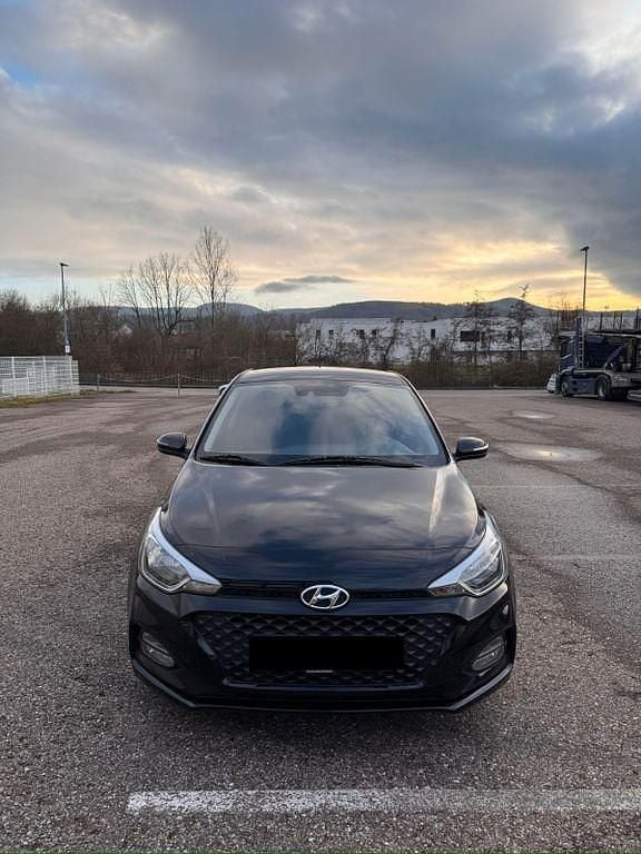 Schwarz Gebraucht 2020 Hyundai i20 Active Limousine | 9.999 € (Superpreis) - Bild 1/4