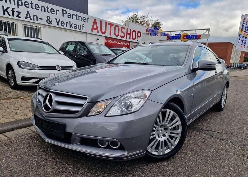 Palladiumsilber metalliclack Gebraucht 2010 Mercedes E200 Coupé | 11.899 € (Guter Preis) - Bild 1/4