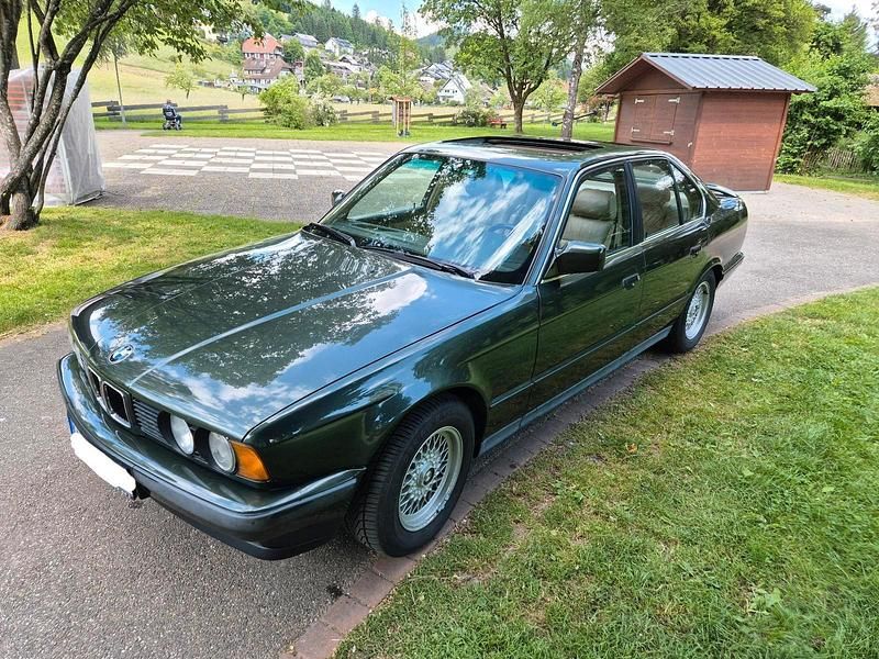 Grün Gebraucht 1988 BMW 535 Limousine | 12.000 € - Bild 1/4