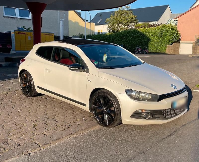 Weiß Gebraucht 2013 VW Scirocco Match Coupé | 9.400 € (Etwas zu teuer) - Bild 1/4