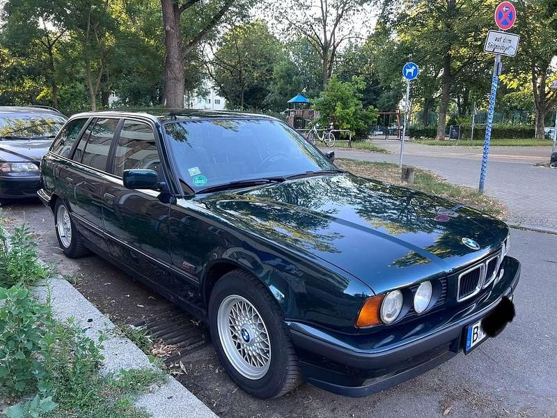 Grün Gebraucht 1994 BMW 520 Kombi | 3.000 € - Bild 1/4
