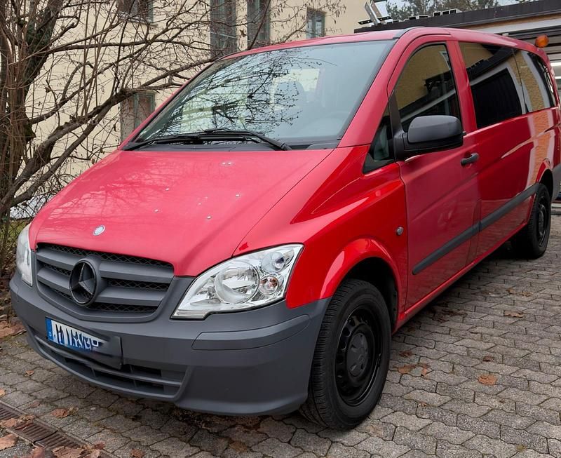 Rot Gebraucht 2011 Mercedes Vito Van | 6.999 € - Bild 1/4