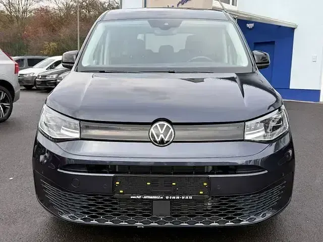 Second-hand VW Caddy 122 CP (89 kW) 2024 Albastru Monovolum