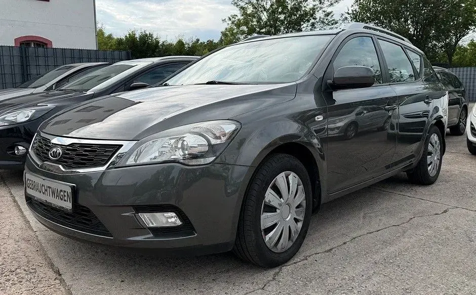 Gebraucht Kia Ceed Spirit 125 PS (91 kW) 2012 Grau Kleinwagen