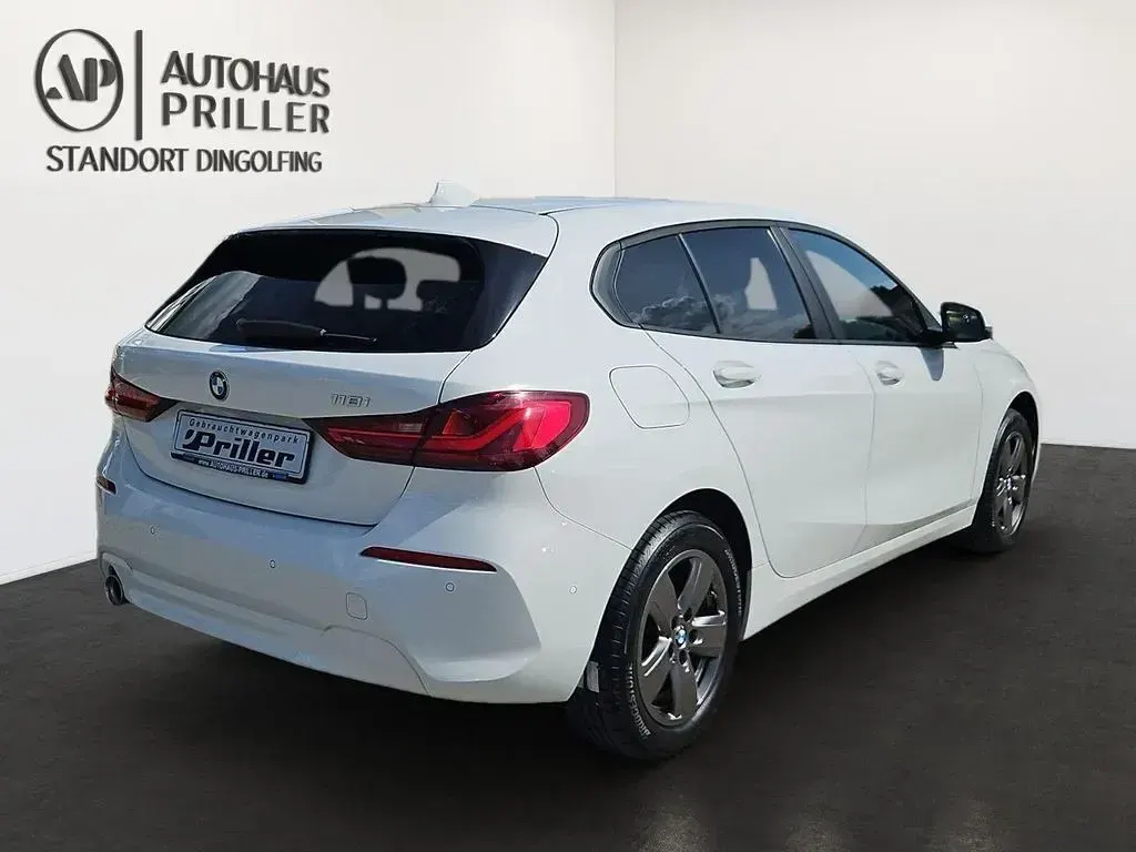 Gebraucht BMW 118 Advantage 136 PS (100 kW) 2023 Weiß Kleinwagen