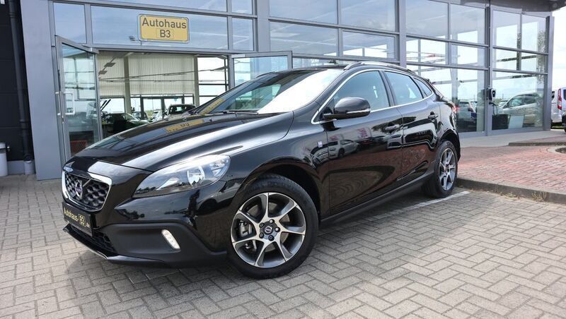 Schwarz Gebraucht 2016 Volvo V40 CC Ocean Race Kombi | 15.451 € (Teuer) - Bild 1/4