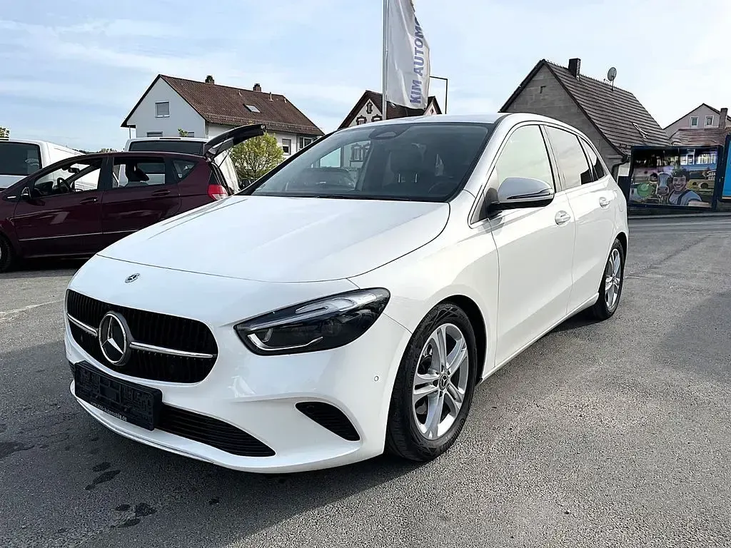 Gebraucht Mercedes B180 116 PS (85 kW) 2024 Weiß Van / Kleinbus