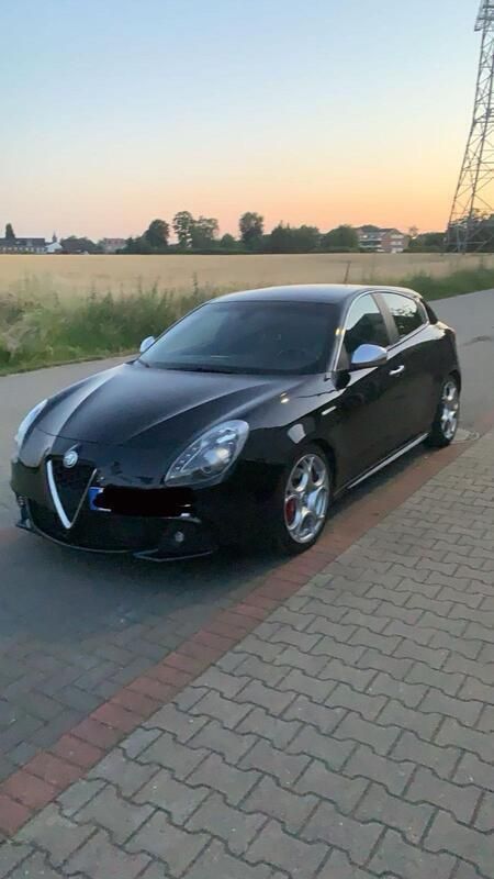 Schwarz Gebraucht 2013 Alfa Romeo Giulietta Turismo Kleinwagen | 8.300 € - Bild 1/4