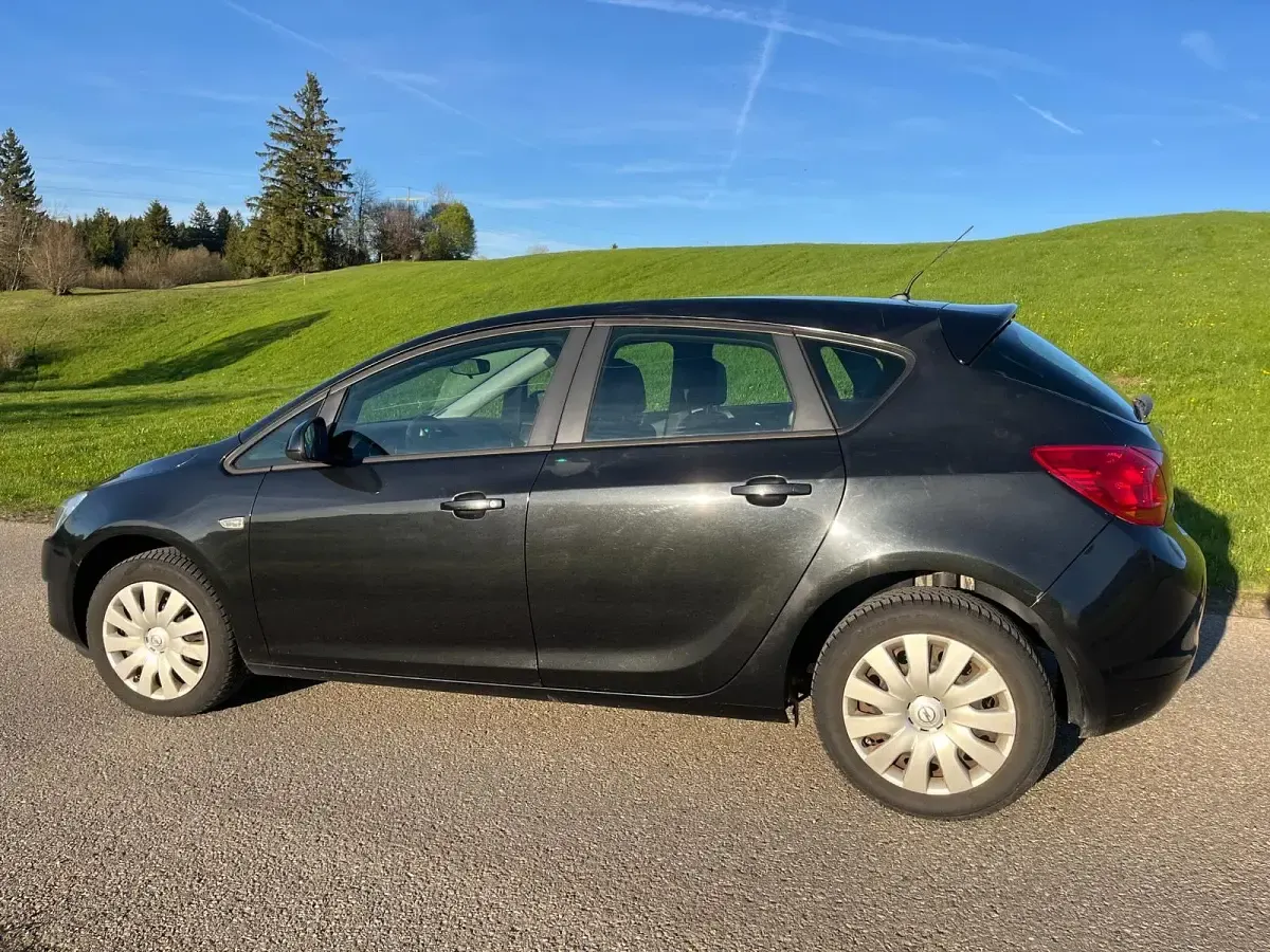 Gebraucht Opel Astra 87 PS (63 kW) 2011 Schwarz Limousine