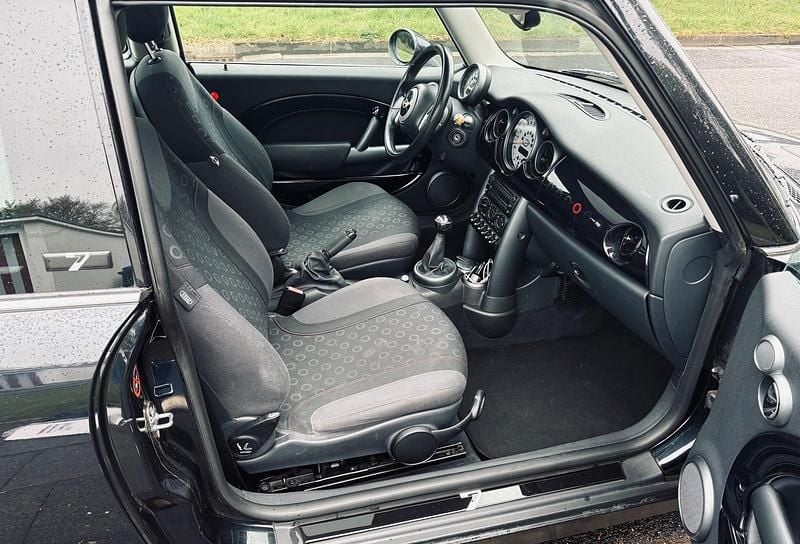 Second-hand Mini ONE Seven 90 CP (66 kW) 2006 Negru Hatchback