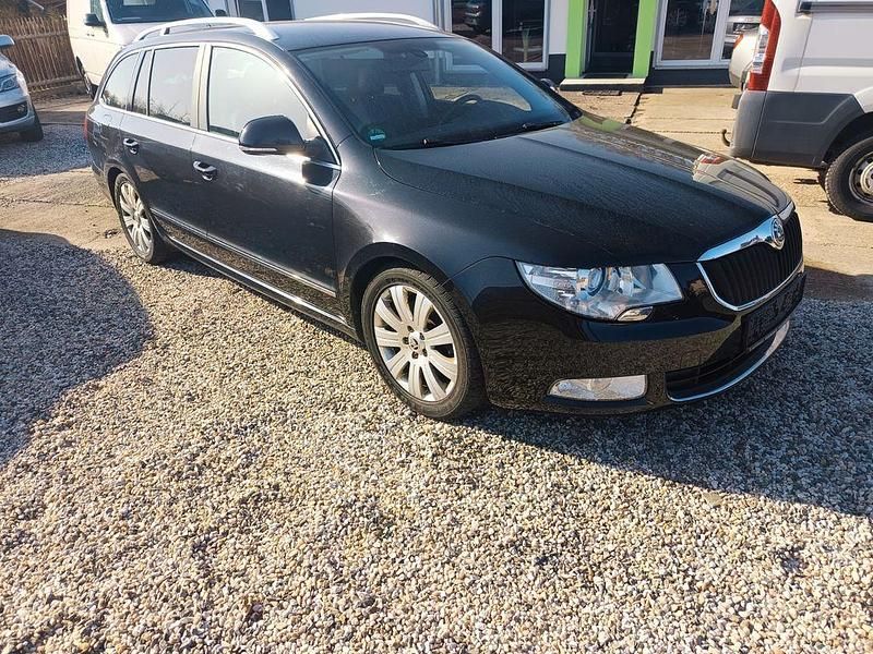 Gebraucht Skoda Superb Elegance 170 PS (125 kW) 2012 Schwarz Kombi