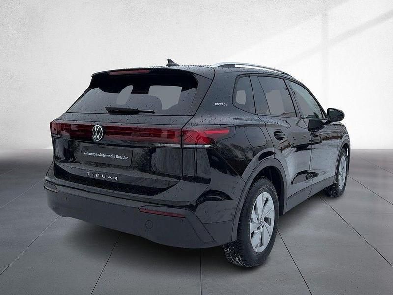 Neu VW Tiguan Life 150 PS (110 kW) 2026 Grenadillschwarz metallic SUV