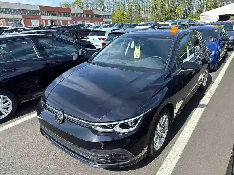 Gebraucht VW Golf VIII Life 131 PS (96 kW) 2023 Deep black perleffekt Limousine