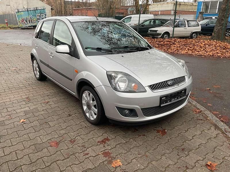 Grau Gebraucht 2008 Ford Fiesta Ghia Limousine | 2.999 € (Etwas zu teuer) - Bild 1/4