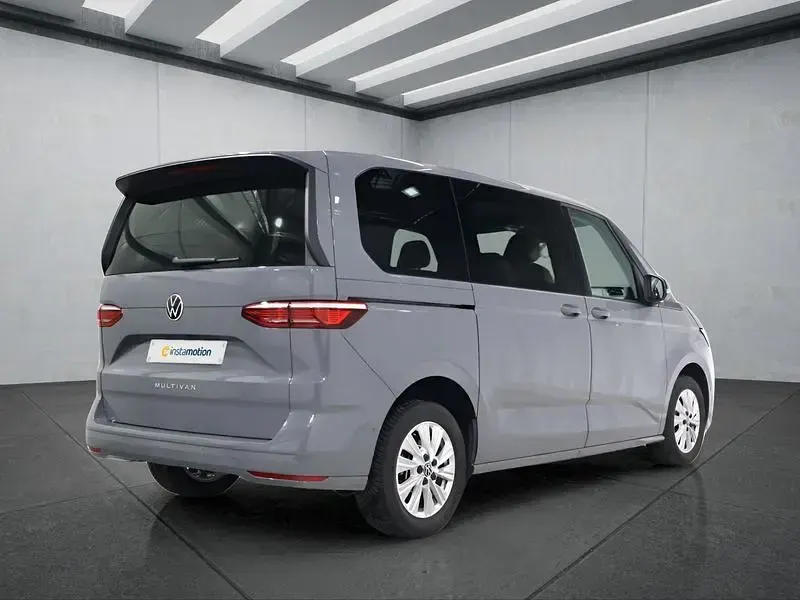 Usado VW Multivan 150 HP (110 kW) 2023 Cinzento Monovolume
