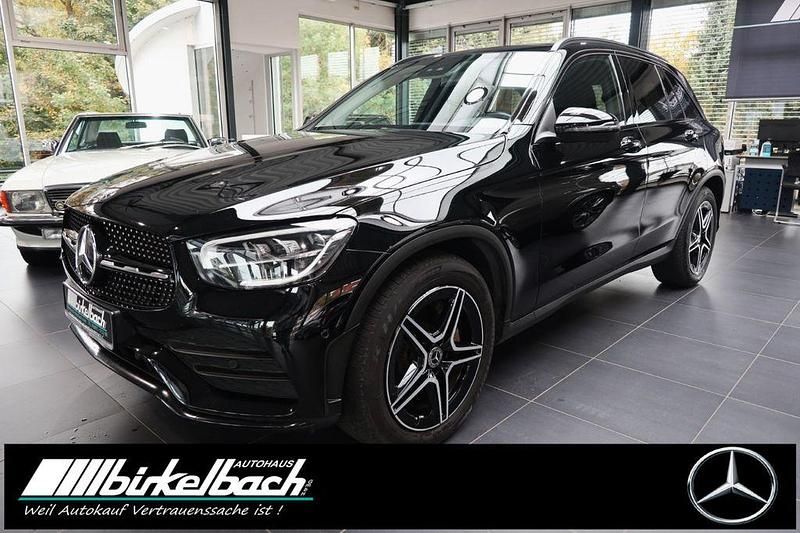 Schwarz Gebraucht 2019 Mercedes GLC200 AMG SUV | 39.900 € (Etwas zu teuer) - Bild 1/4