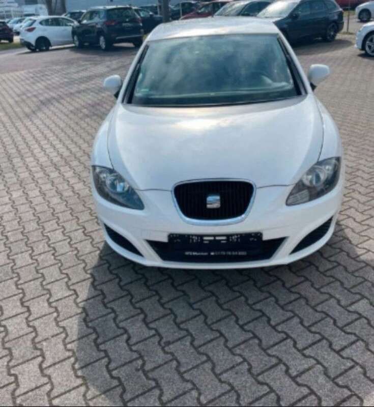 Weiß Gebraucht 2010 Seat Leon Reference Kleinwagen | 3.750 € (Fairer Preis) - Bild 1/4