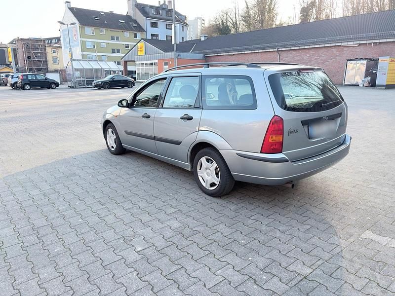 Gebraucht Ford Focus 105 PS (77 kW) 2002 Grau Kombi