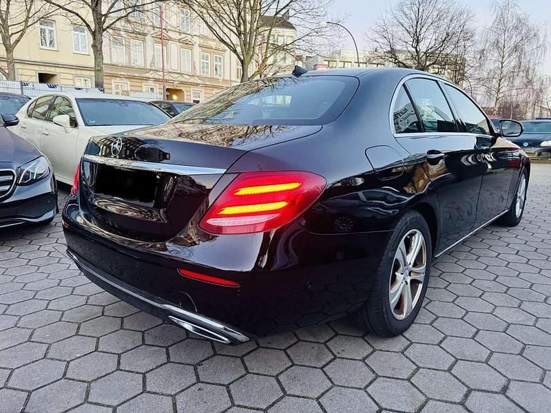 Gebraucht Mercedes E200 Avantgarde 150 PS (110 kW) 2018 Schwarz Limousine