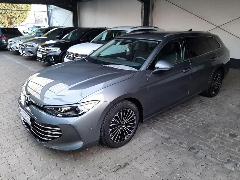 Gebraucht VW Passat Elegance 150 PS (110 kW) 2025 Grau Kombi