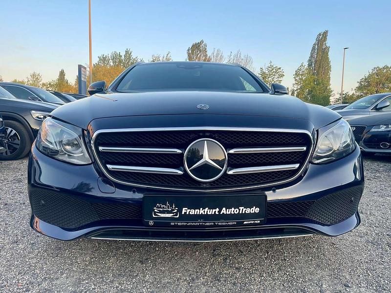 Gebraucht Mercedes E220 194 PS (142 kW) 2019 Cavansitblau  metalliclack Kombi