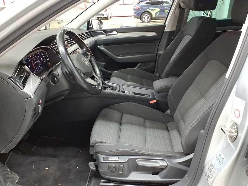 Gebraucht VW Passat Business 150 PS (110 kW) 2021 Reflexsilber metallic Kombi