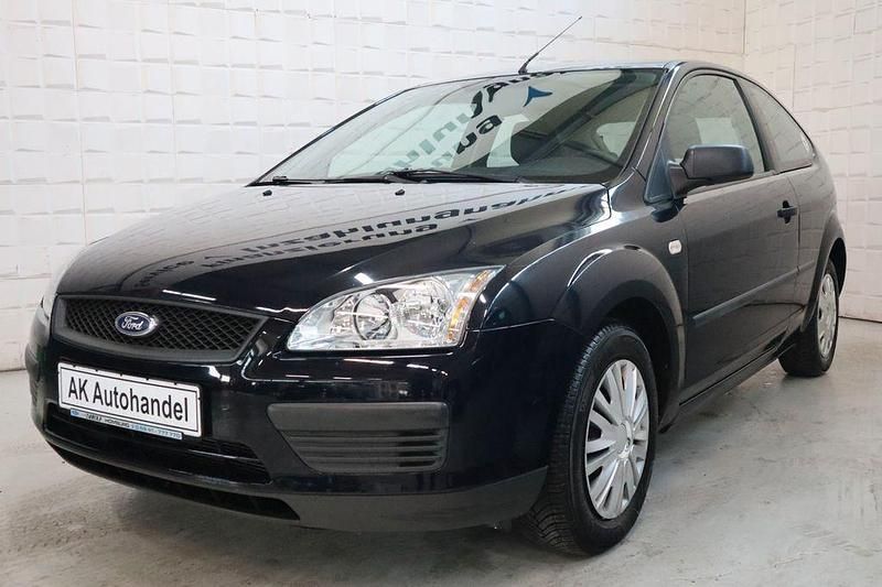 Blau Gebraucht 2006 Ford Focus Trend Limousine | 2.490 € (Fairer Preis) - Bild 1/4