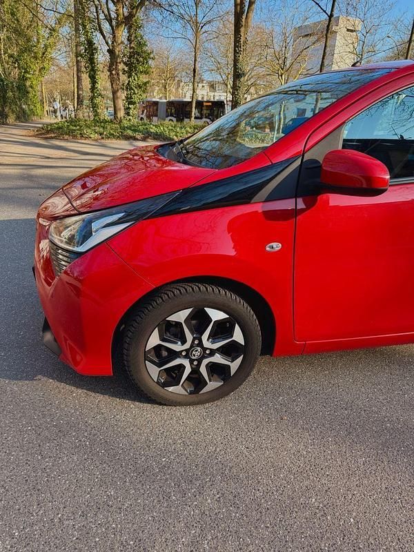 Gebraucht Toyota Aygo 72 PS (52 kW) 2020 Rot Kleinwagen