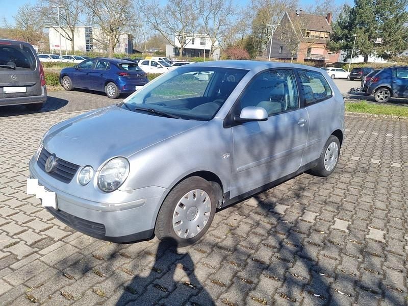 Silber Gebraucht 2005 VW Polo Cricket Kleinwagen | 1.200 € (Etwas zu teuer) - Bild 1/4
