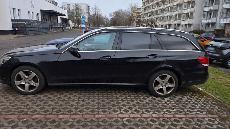 Gebraucht Mercedes E250 Elegance 204 PS (150 kW) 2014 Schwarz Kombi