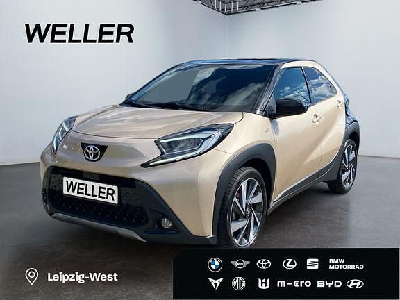 Beige Gebraucht 2022 Toyota Aygo X-plore Kleinwagen | 15.990 € (Fairer Preis) - Bild 1/3