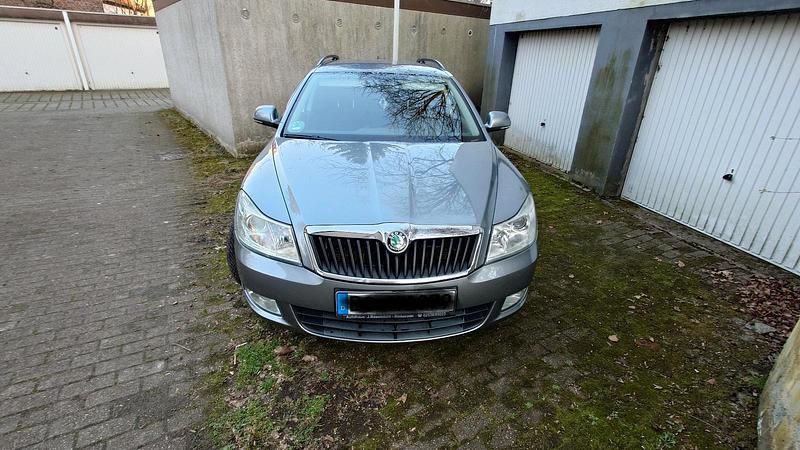 Gebraucht Skoda Octavia 122 PS (89 kW) 2012 Silber Kombi