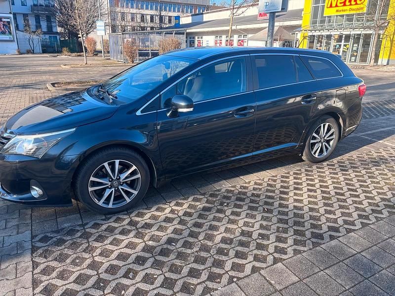 Gebraucht Toyota Avensis Edition 150 PS (110 kW) 2013 Blau Kombi