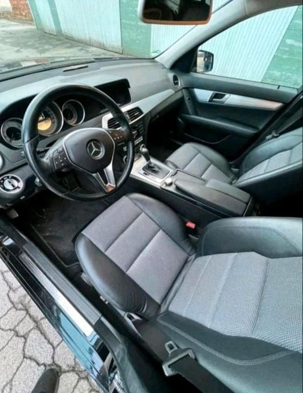 Gebraucht Mercedes C180 156 PS (114 kW) 2012 Schwarz Kombi