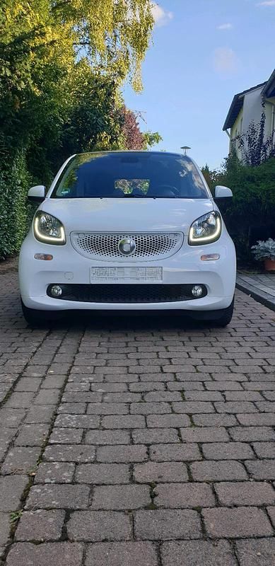 Weiß Gebraucht 2016 Smart ForTwo Coupé Kleinwagen | 9.500 € (Guter Preis) - Bild 1/4