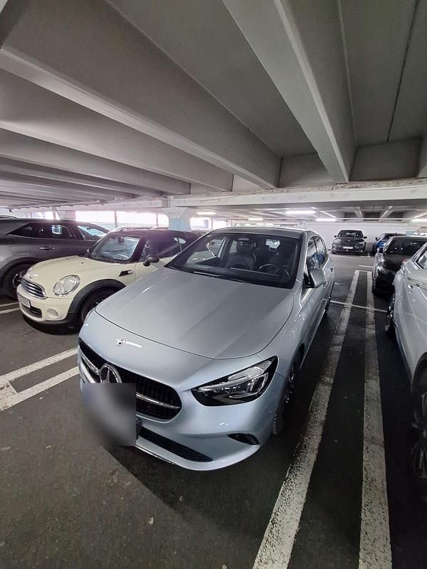 Gebraucht Mercedes B180 Progressive 136 PS (100 kW) 2024 Silber Van / Kleinbus