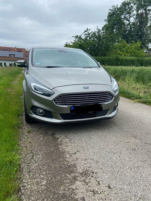 Grau Gebraucht 2016 Ford S-MAX Titanium Van / Kleinbus | 16.500 € (Fairer Preis) - Bild 1/4