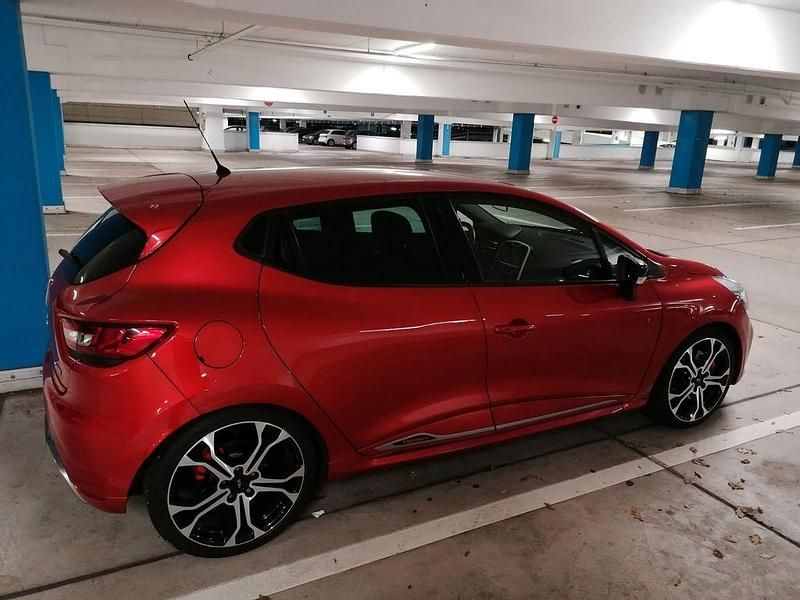 Gebraucht Renault Clio IV Trophy 220 PS (161 kW) 2015 Rot Kleinwagen