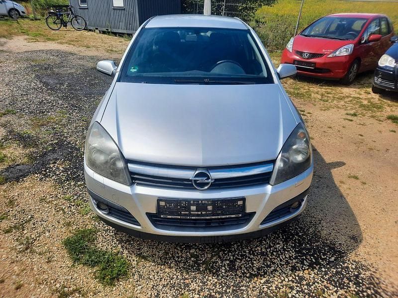 Grau Gebraucht 2005 Opel Astra Edition Limousine | 690 € (Superpreis) - Bild 1/4