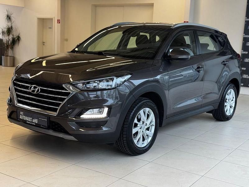 Grau Gebraucht 2018 Hyundai Tucson Trend SUV | 18.940 € (Fairer Preis) - Bild 1/4