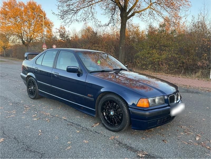Gebraucht BMW 325 192 PS (141 kW) 1994 Blau Limousine
