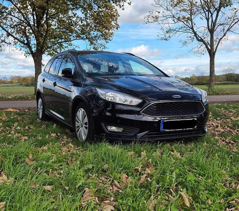 Schwarz Gebraucht 2018 Ford Focus Kombi | 7.999 € (Superpreis) - Bild 1/4
