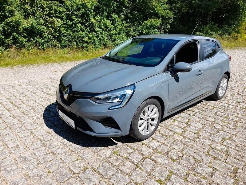 Grau Gebraucht 2020 Renault Clio V Experience Limousine | 9.950 € (Guter Preis) - Bild 1/4