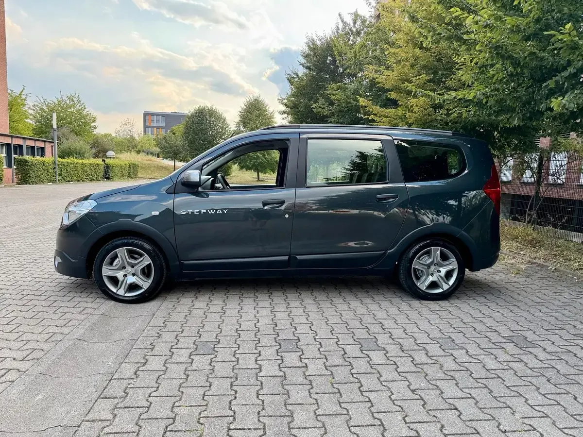 Gebraucht Dacia Lodgy Stepway 110 PS (80 kW) 2018 Grau Van / Kleinbus