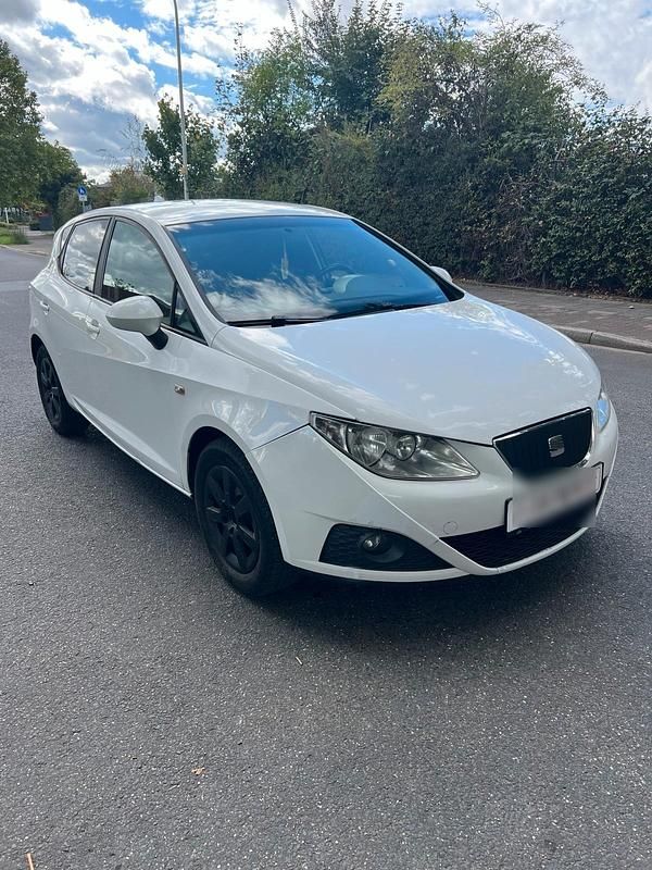 Weiß Gebraucht 2010 Seat Ibiza Limousine | 2.300 € (Guter Preis) - Bild 1/4