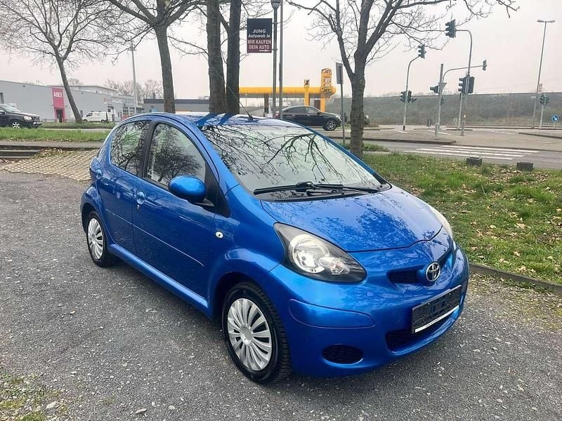 Blau Gebraucht 2009 Toyota Aygo City Kleinwagen | 2.999 € (Etwas zu teuer) - Bild 1/4