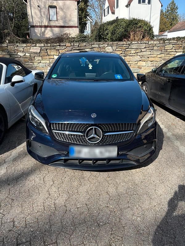 Gebraucht Mercedes A180 AMG 2017 Blau Limousine